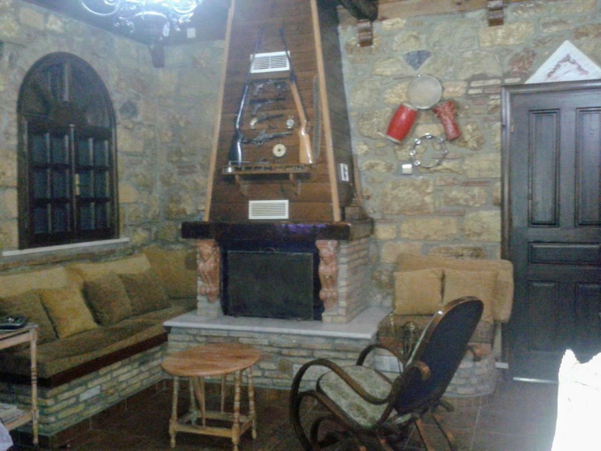 Kalogirou Stone House Apartment ลิมนิโอนาส ภายนอก รูปภาพ