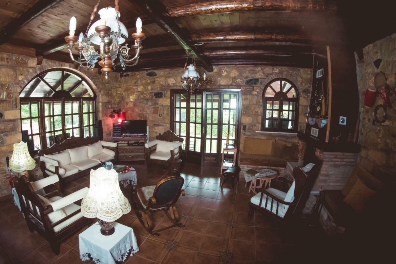 Kalogirou Stone House Apartment ลิมนิโอนาส ภายนอก รูปภาพ